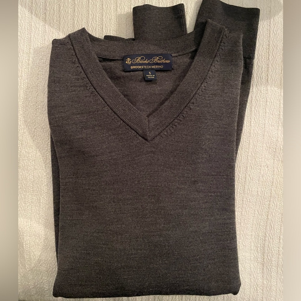 Brooks Brothers Merino wool V neck sweater